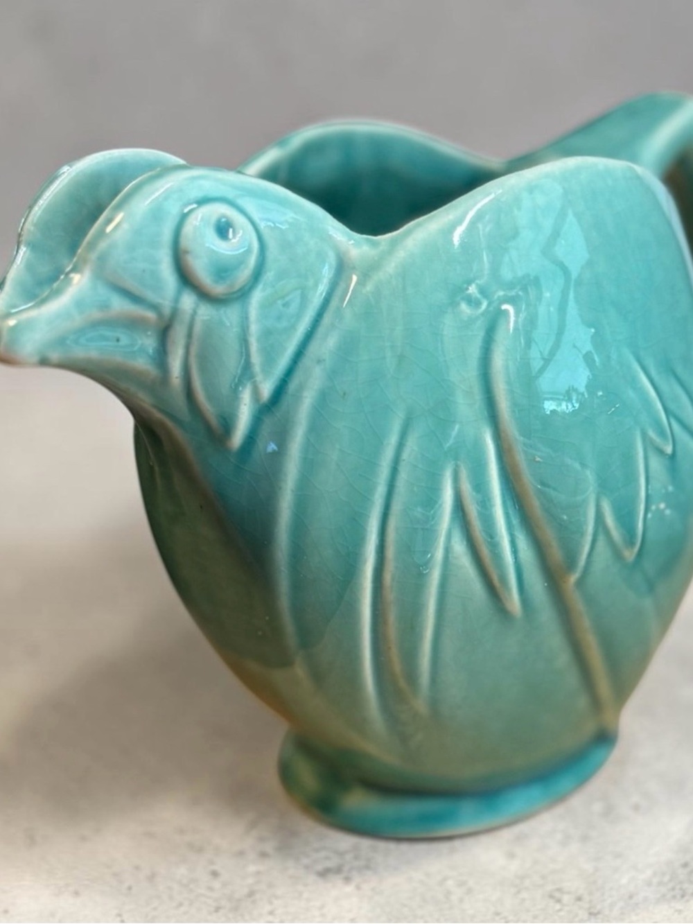 Vintage McCoy Pottery chicken pitcher from the 1940s and 1950s. - Picture 4 of 6
